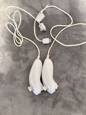 Wii White Wired Motion Controllers for Mobile Gaming - Twin Pack Nunchucks